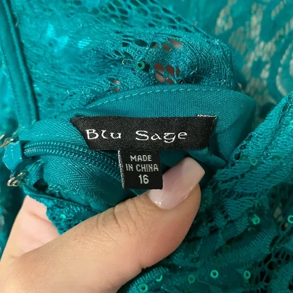 Blu Sage Green Formal Evening Gown size 16 and it’s stretches - Picture 3 of 4